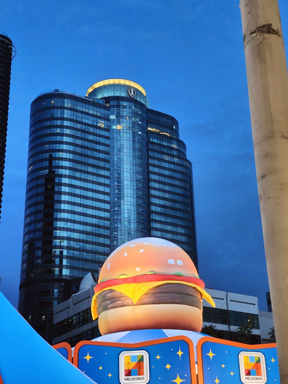 Burger gonflable géant